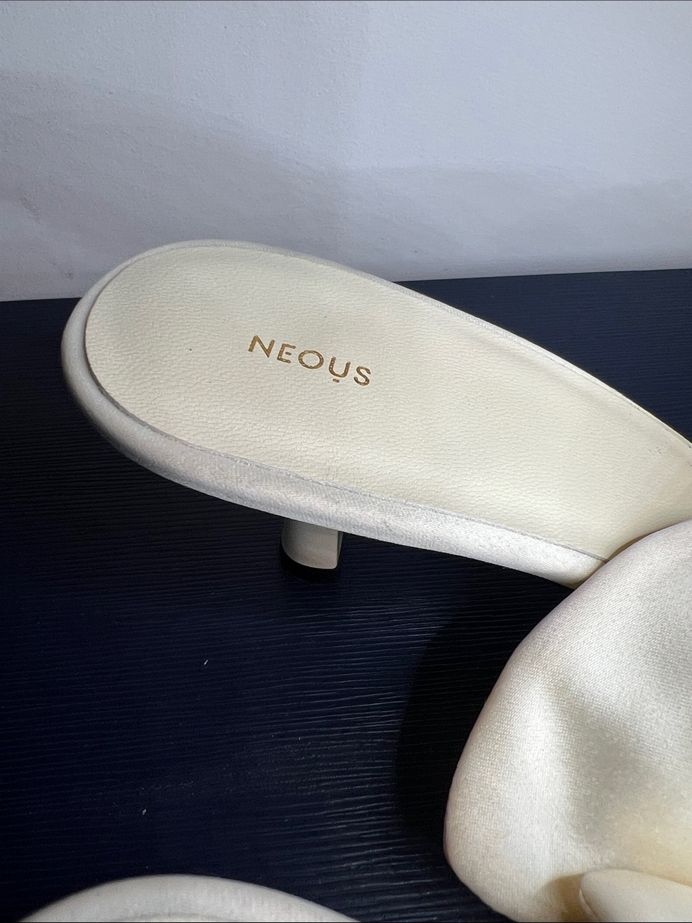 Neous Satin Knot Mule Heels in Cream Size 39 - Picture 11 of 17